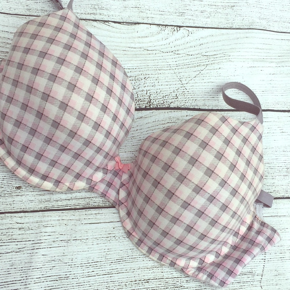 Victoria's Secret 34DD bra